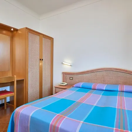 Garibaldi Hotel 3*
